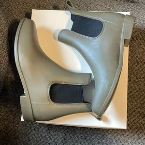 A New Day. Green Chelsea Boot Womens 8